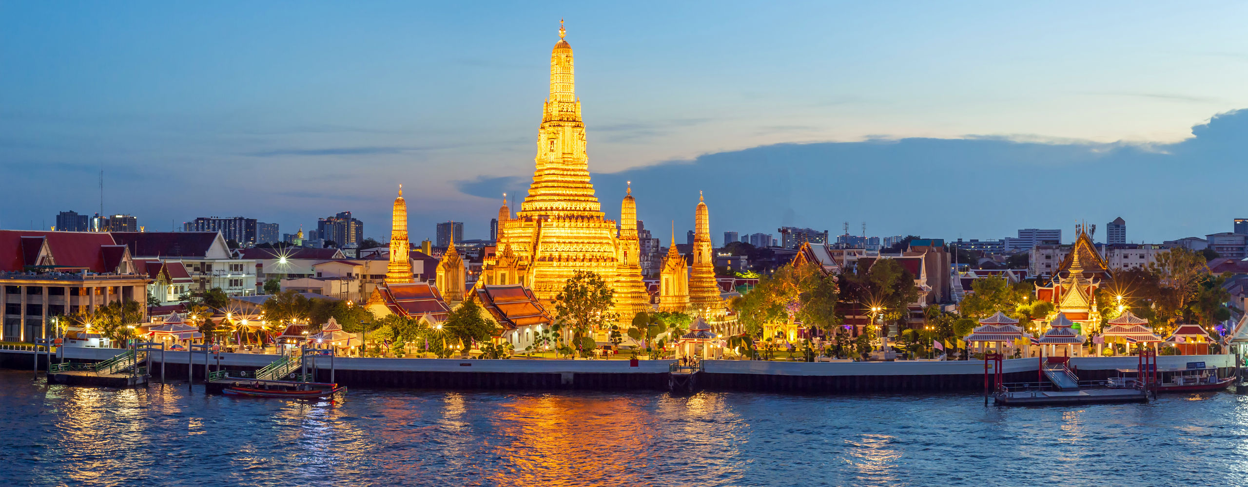 Wat Arun at dusk