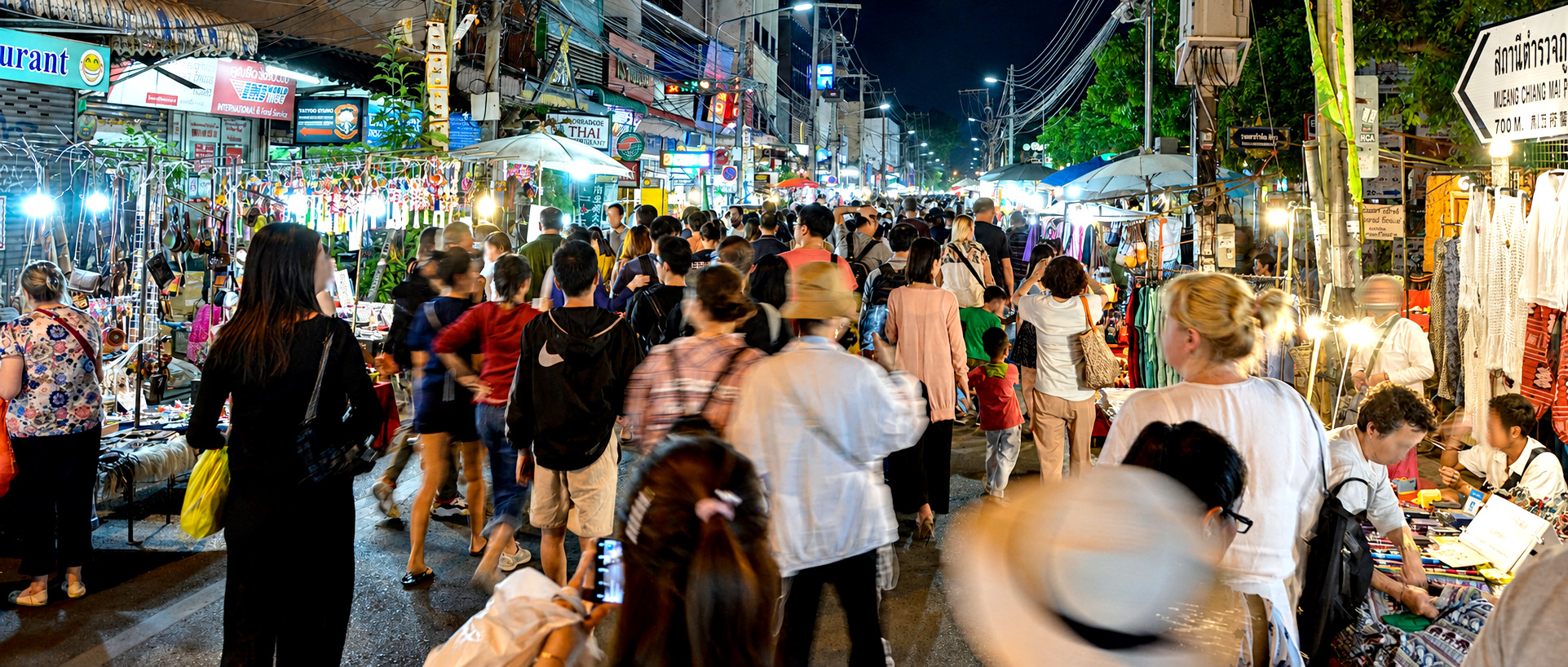 Tha Phae Gate - Sunday Walking Street