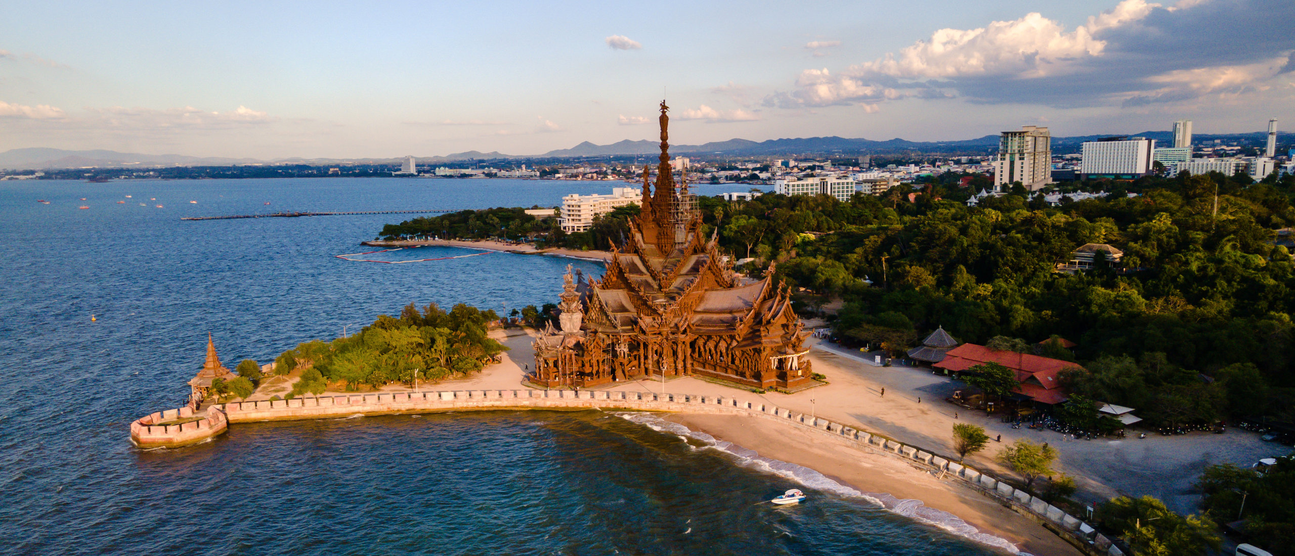 Santuary of Truth Wooden Temple Pattaya